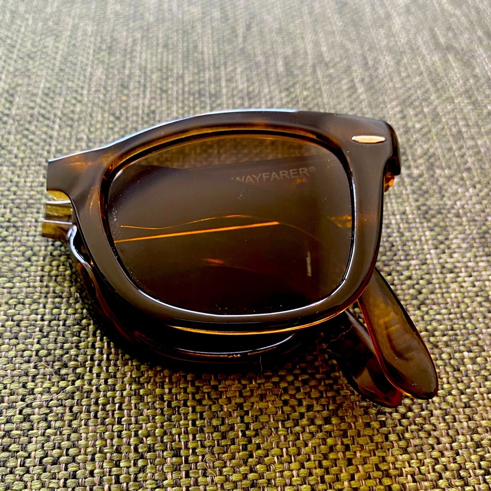 Tortoise Ray Ban® Folding Wayfarer RB4105 710/57 Polarized